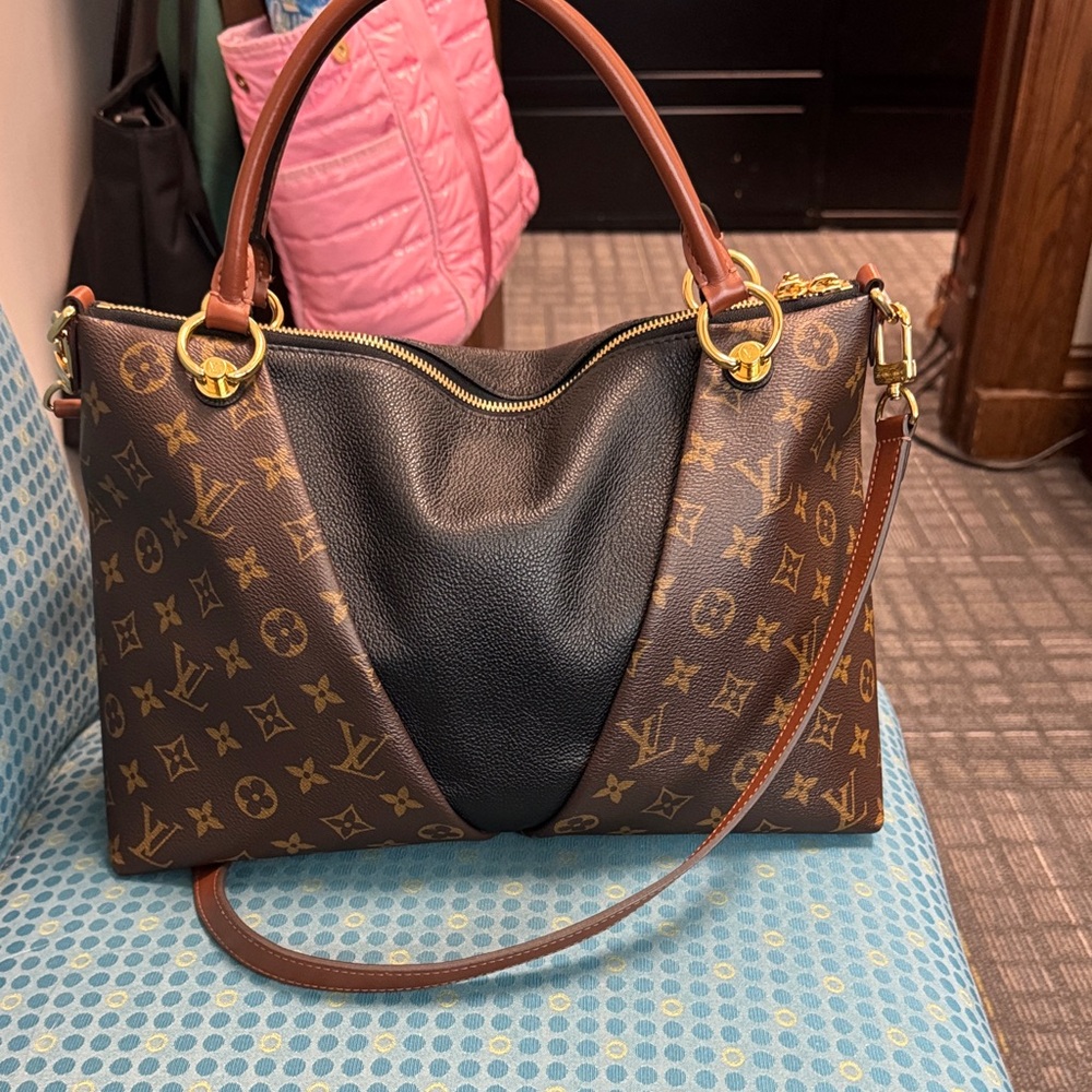 Louis Vuitton Brown Monogram Canvas with Black Center Shoulder Bag - Picture 2 of 5